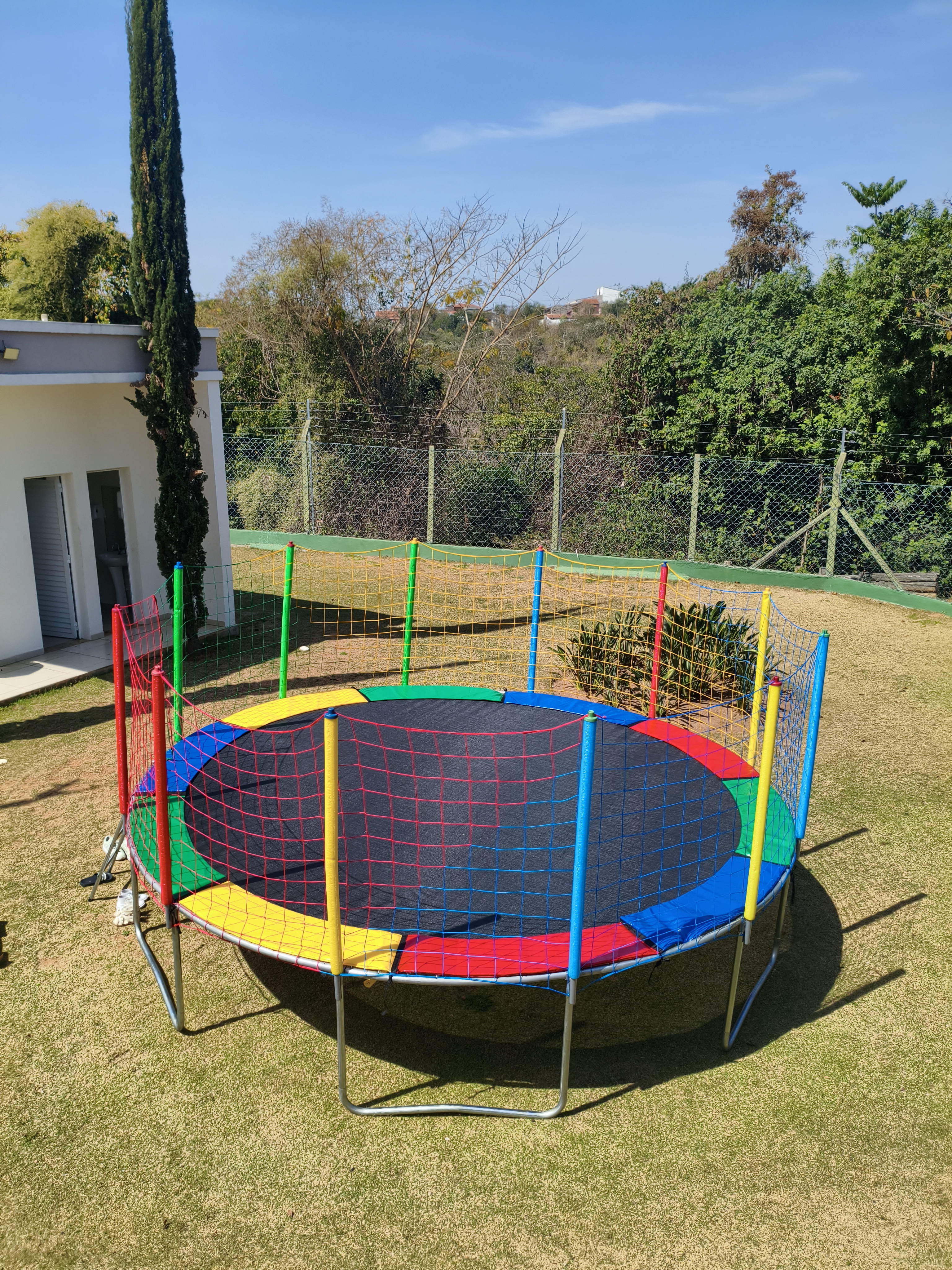 Pula Pula Inflável com escorrega e tourinho