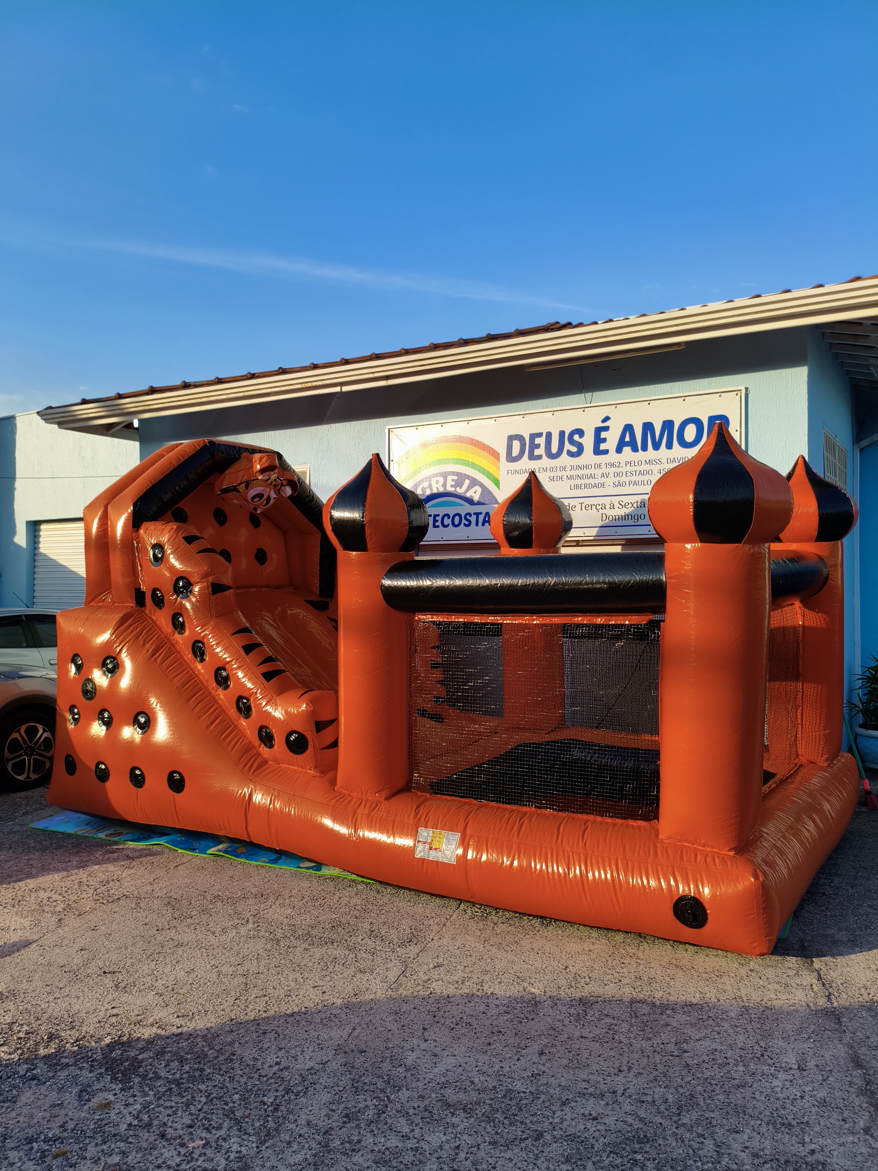 Tigrinho Inflável colorido para festas